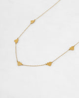Collar de acero con dijes de corazón