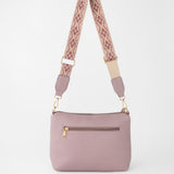 Cartera crossbody lila con correa tejida