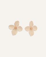 Aretes Moda Flor Beige con Centro Dorado