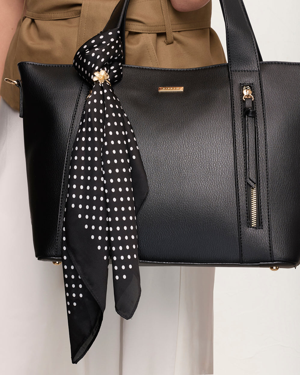 Pañuelo con Broche Lunares Negro