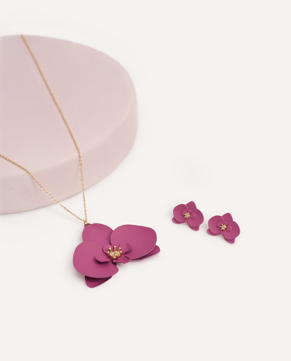Set Collar + Arete Trendy Pétalos Fucsia