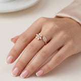 Anillo Regulable Premium Zircón Bañado en Oro Flor Con Relieve Dorado